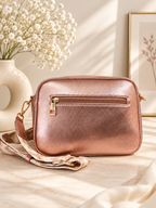 Малка дамска чанта в цвят перлено розово